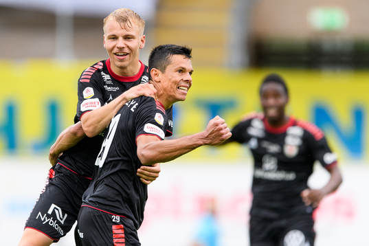Kalmars Romario Pereira Sipiao (h)  jublar med Sebastian