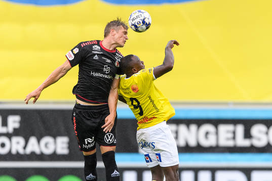 Kalmars Viktor Elm och Falkenbergs Nsima Peter