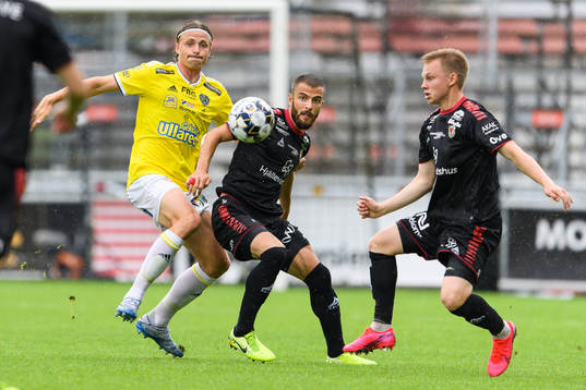 Falkenbergs Carl Johansson och Kalmars Filip med Isak
