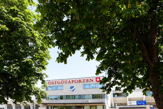 Östgötaporten innan fotbollsmatchen i Allsvenskan mellan