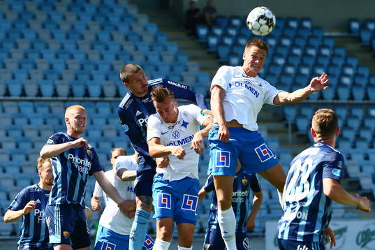 IFK Norrköpings Rasmus Stensbæk Lauritsen nickar in mål