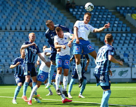 IFK Norrköpings Rasmus Stensbæk Lauritsen nickar in mål