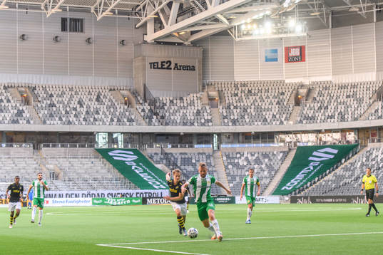 s Saku Ylätupa och Hammarbys Mads Fenger Nielsen