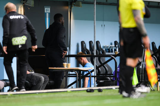 Malmö FFs Anders Christiansen lämnar planen