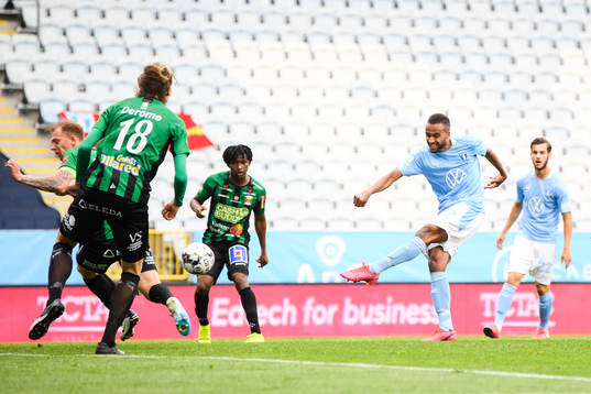 Malmö FFs Isaac Kiese Thelin gör 2-2