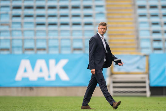 Malmö FFs tränare Jon Dahl Tomasson deppar