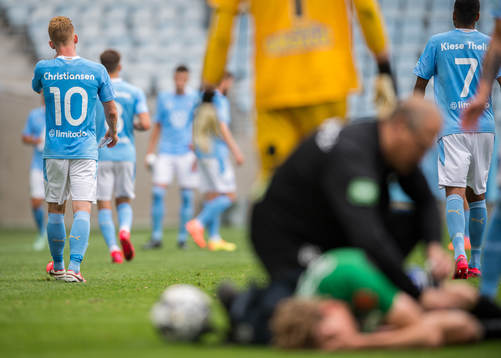 Malmö FFs Anders Christiansen lämnar planen