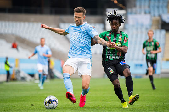 Malmö FFs Arnór Traustason och Varbergs Adama Fofana