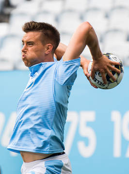 Malmö FFs Jonas Knudsen med ett inkast