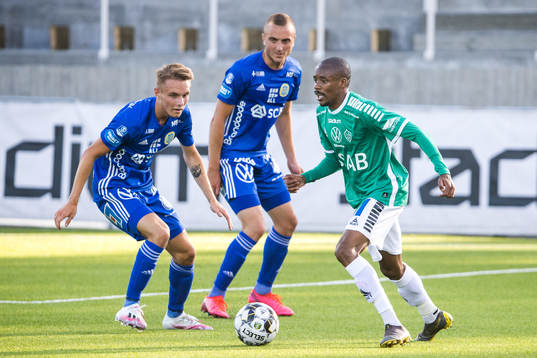 Sundsvalls Albin Palmlöv och Dennis Olsson försvarar mot