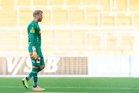 Häckens målvakt Peter Abrahamsson deppar