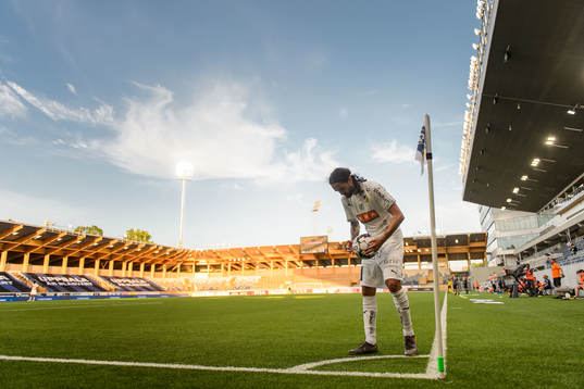 Häckens Leonard Zuta fotbollsmatchen i Allsvenskan mellan