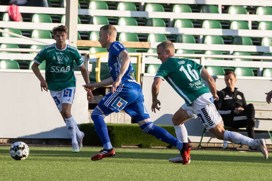 Sundsvalls Johan Andersson jagas av Brages André Kamp