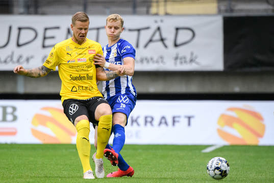 Mjällbys David Löfquist och IFK Göteborgs Victor