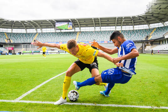 Mjällbys Jesper Löfgren och IFK Göteborgs Hosam Aiesh