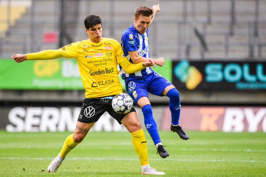 Mjällbys David Batanero och IFK Göteborgs Patrik Karlsson