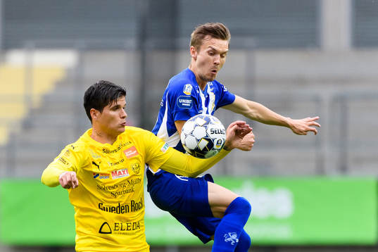 Mjällbys David Batanero och IFK Göteborgs Patrik Karlsson