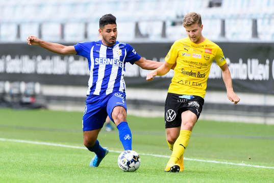 IFK Göteborgs Hosam Aiesh och Mjällbys Joel Nilsson