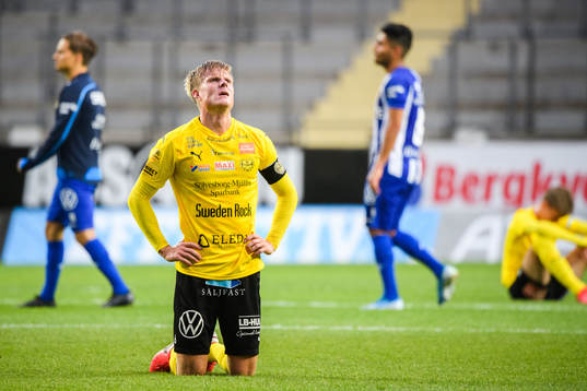 Mjällbys Eric Björkander deppar