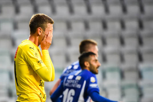 Mjällbys Eric Björkander deppar