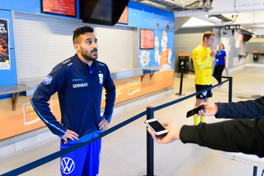 IFK Göteborgs Sargon Abraham blir intervjuad