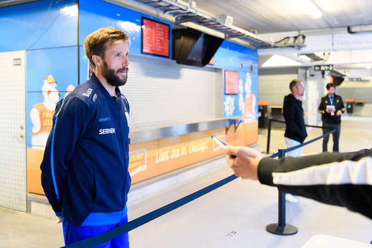 IFK Göteborgs Mattias Bjärsmyr blir intervjuad
