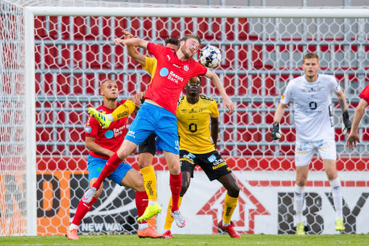 Helsingborgs Rasmus Jönsson och Elfsborgs Joseph Okumu