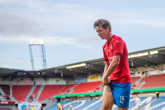 Helsingborgs Max Svensson lämnar planen