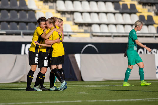 Häckens spelare jublar