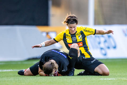 Häckens Karin From mot Ljungskiles målvakt Linn Borg