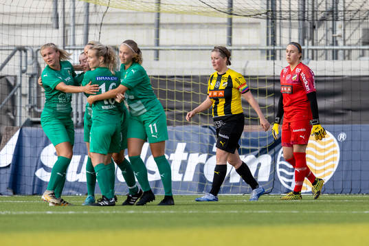 Häckens Josefin Hansson och målvakt Annie Augustsson