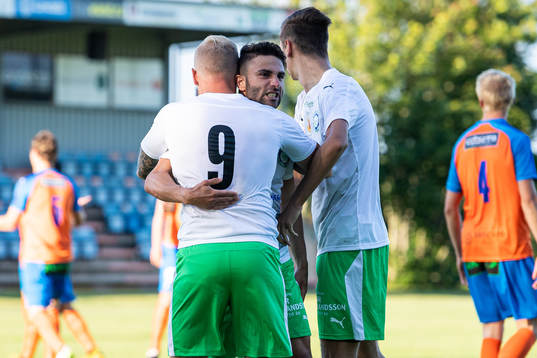 Klippans Dylan Gomli jublar