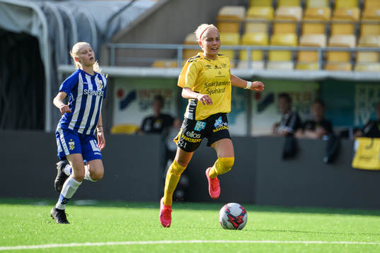 Elfsborgs Tea Skoglund och IFK Göteborgs Leia Molund