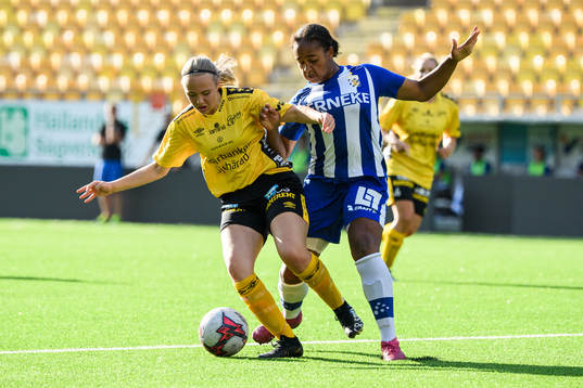 Elfsborgs Evelina Brink och IFK Göteborgs Aliima Attervall