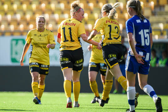 Elfsborgs Leann Nyström jublar med Evelina Brink
