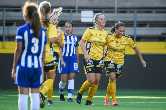 Elfsborgs Ebba Johansson jublar med Johanna Kalinski