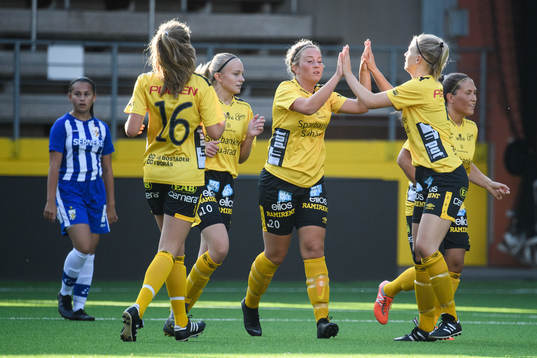 Elfsborgs Ebba Johansson jublar med lagkamrater