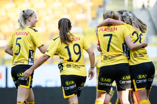 Elfsborgs Gabriella Uddh jublar med lagkamrater