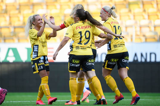 Elfsborgs Gabriella Uddh jublar med lagkamrater