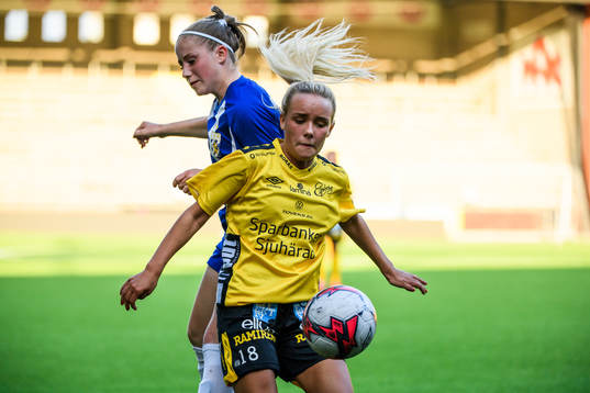 Elfsborgs Moa Skoglund och IFK Göteborgs Elma Brkovic