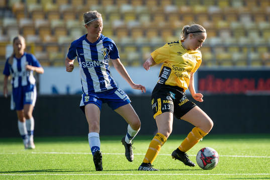 Elfsborgs Evelina Brink och IFK Göteborgs Alexandra Larsson