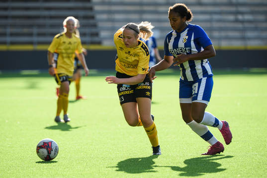 Elfsborgs Evelina Brink och IFK Göteborgs Aliima Attervall