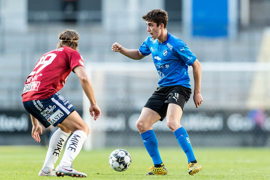 Halmstads Emil Tot Wikström och Örgrytes Danny Ervik
