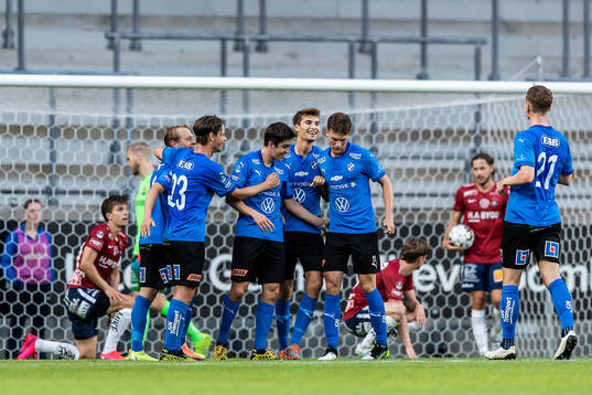 Halmstads Emil Tot Wikström jublar