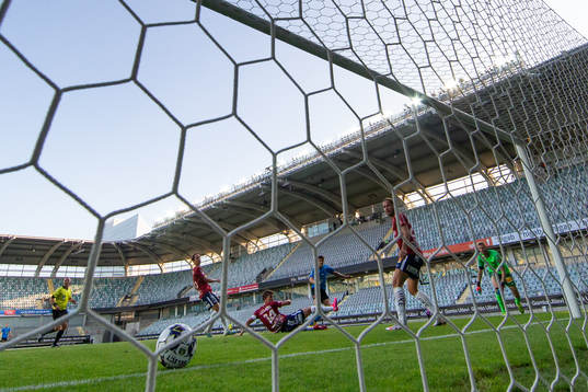 Halmstads Emil Tot Wikström skjuter in 0-3 i tomt  mål