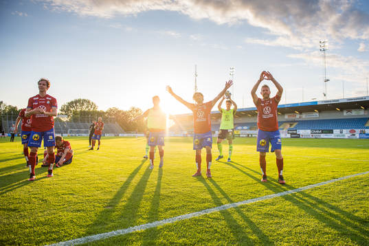 Östers spelare jublar