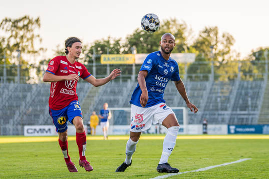 Östers Mattias Pavic och Trelleborgs Salif Camara Jönsson