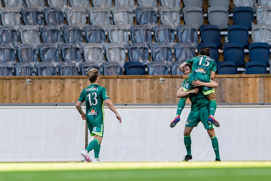Dalkurds Johan Stenberg gör 2-0 och jublar med Hampus