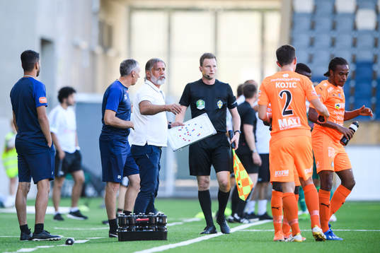 AFC Eskilstunas tränare Özcan Melkemichel