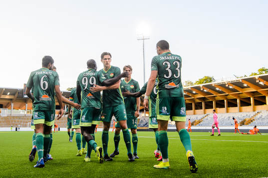 Dalkurds Johan Stenberg jublar med Kerfala Cissoko